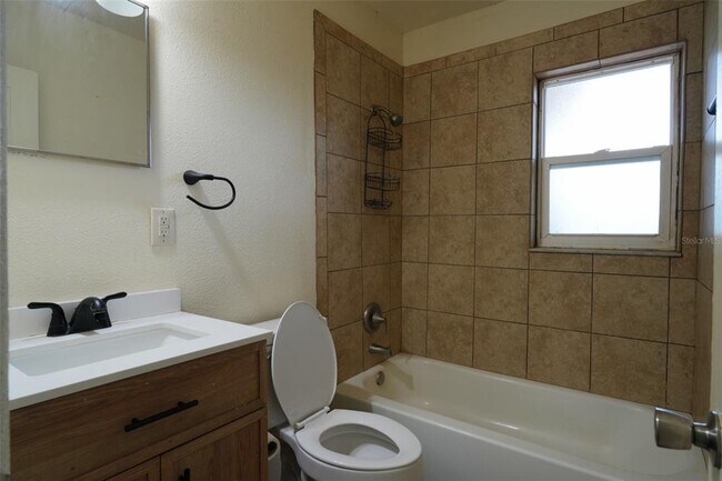 Foto del edificio - 4431 78th Ave N