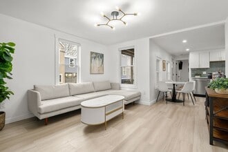 Building Photo - 42 White St