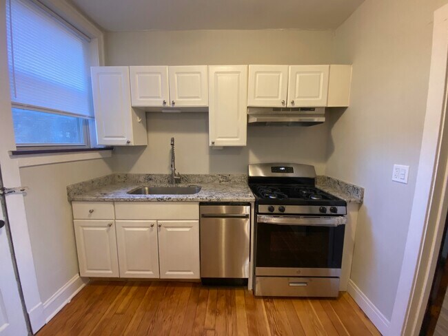 Foto del edificio - 5542 W Leland Ave
