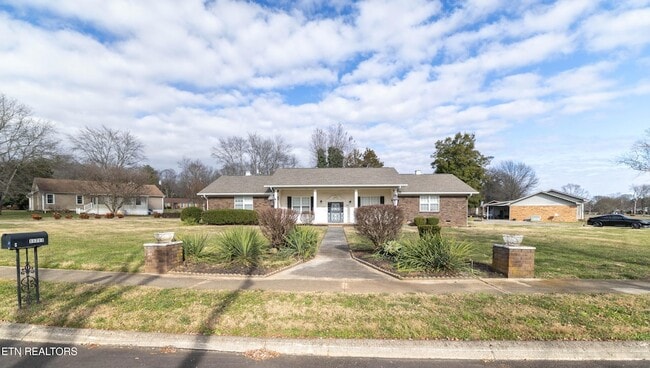 Photo - 11719 S Williamsburg Dr House