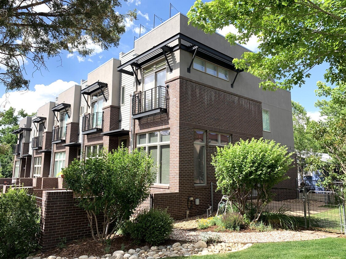 Primary Photo - 1297 Maple St