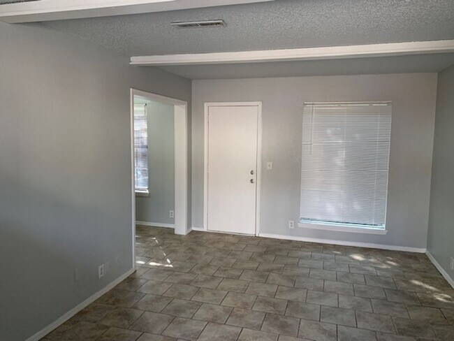 Foto del edificio - 2 Bedroom Townhome