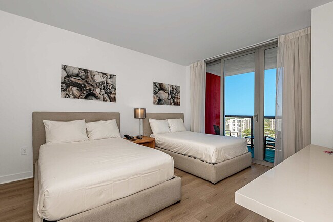 Foto del edificio - 2602 E Hallandale Beach Blvd