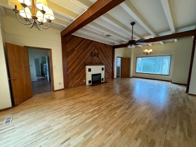 Building Photo - 2600+ sq. foot home with tons of character...