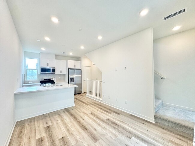 Foto del edificio - Beautiful 1Bd/1.5Ba with mini loft Availab...