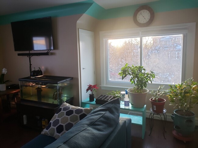 Front Window - 2835 S Harvey Ave