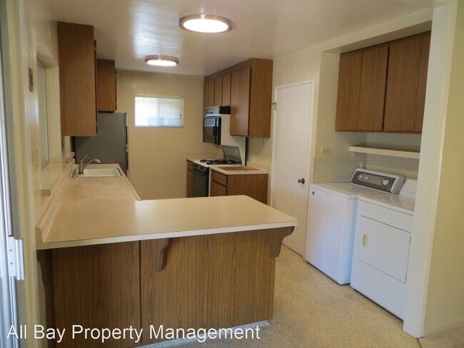 Foto del edificio - 3 br, 2 bath House - 169 Newton St.