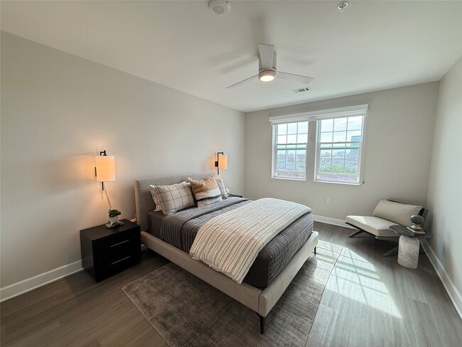 Building Photo - 716 Waugh Dr