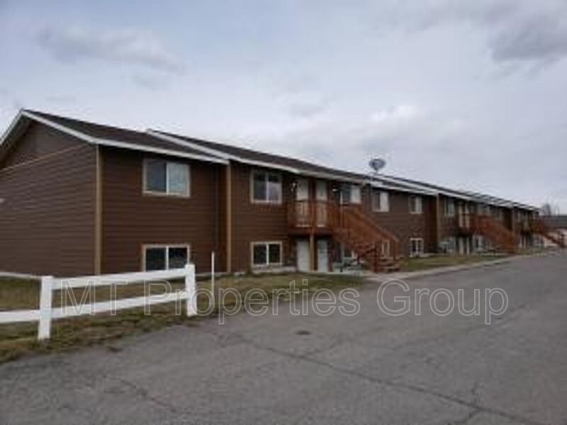 Primary Photo - 5470 Farm Ln