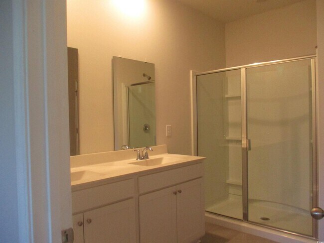 Building Photo - 1128 Sennema Cir