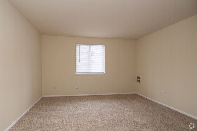 1BR, 1BA - 607SF - Bedroom - Birches