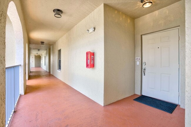 Photo - 500 Uno Lago Dr Apartment