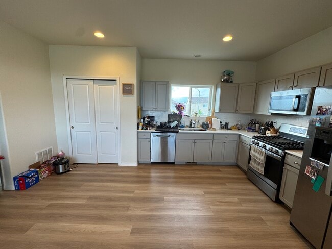 Building Photo - 11270 Feliz Way
