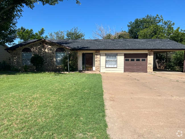 Building Photo - 1500 Hillcrest Dr