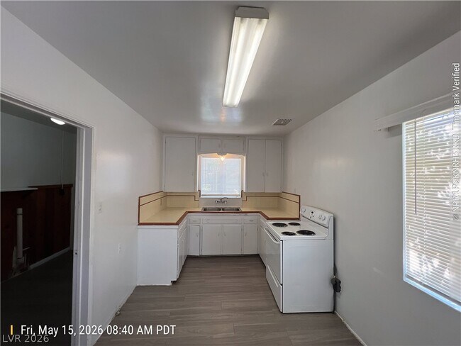 Building Photo - 229 Circle Dr