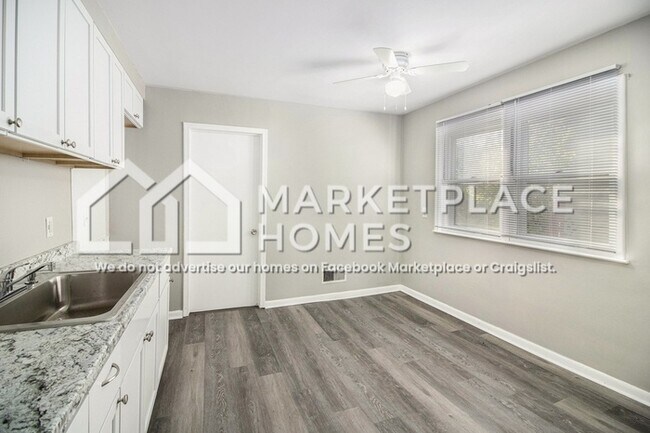 Foto del edificio - 24850 Wilmot Ave