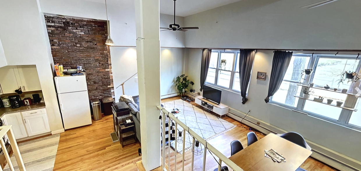 Primary Photo - 106 Central St