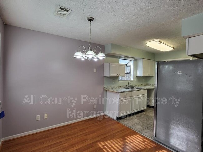 Foto del edificio - 339 Cheryl Ct