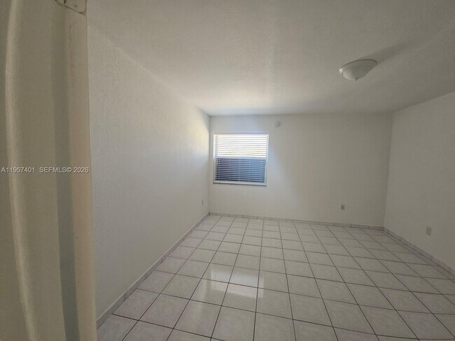 Foto del edificio - 1560 W 46th St