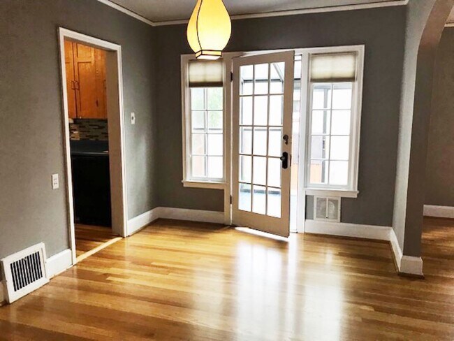 Foto del edificio - Evolve Real Estate: Beutifule House Available for August 2nd Move-in!