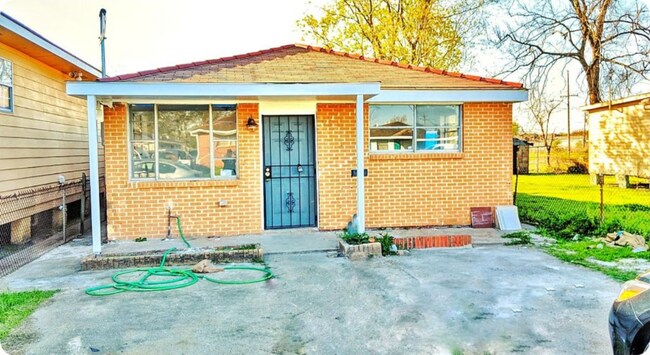 Building Photo - 1326 Gordon St
