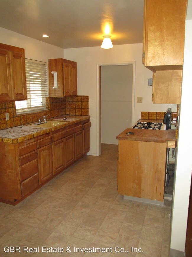 Building Photo - 3 br, 2 bath House - 1179 Avon Way