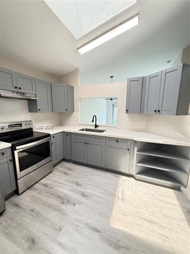 Foto del edificio - 10113 SW 223rd Terrace