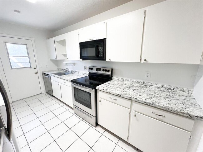 Foto del edificio - 725 Northlake Blvd