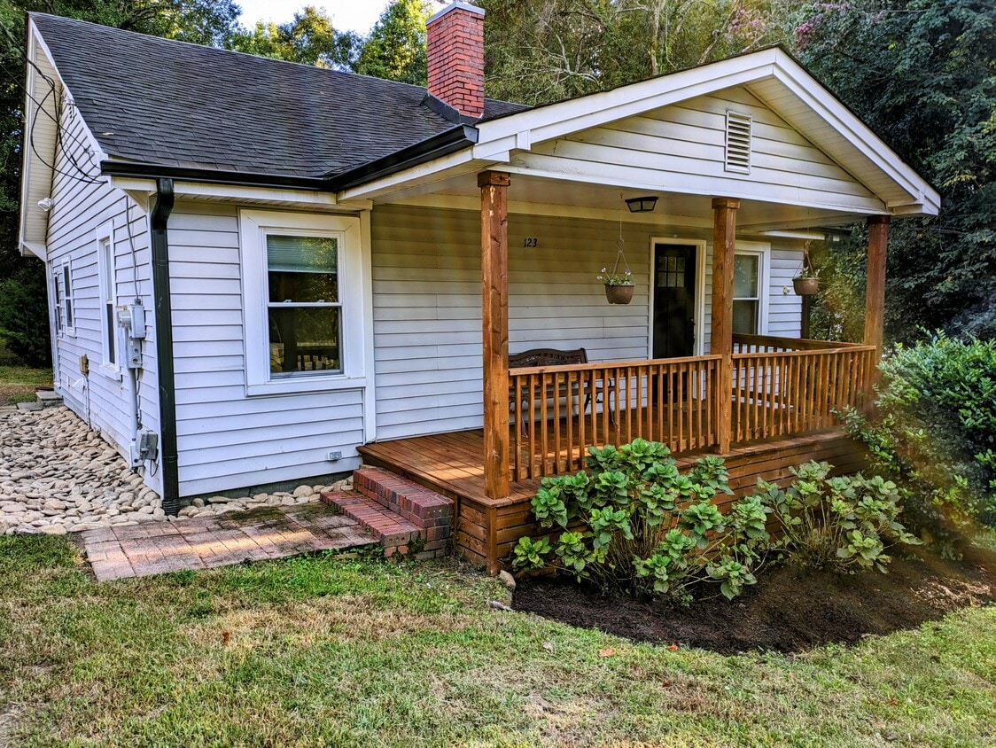 Primary Photo - 123 W Marion Rd