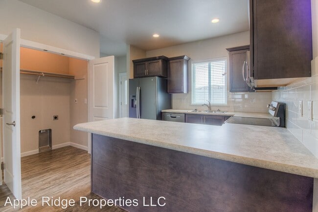 Building Photo - 2400 Woolsey Ln