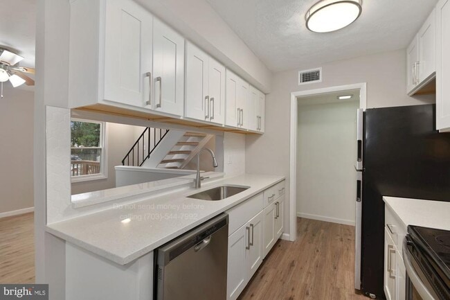 Building Photo - 90 Ridgelawn Rd