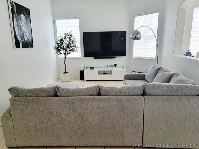 Foto del edificio - 8781 NW 178th St