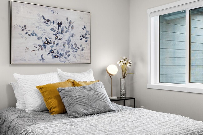 Building Photo - Pointe at Cameron Heights