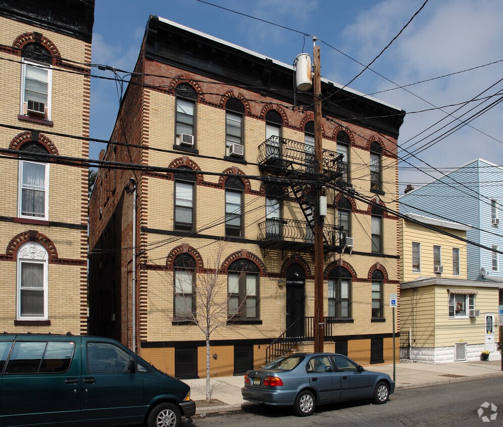 Building Photo - 29 E 17th St