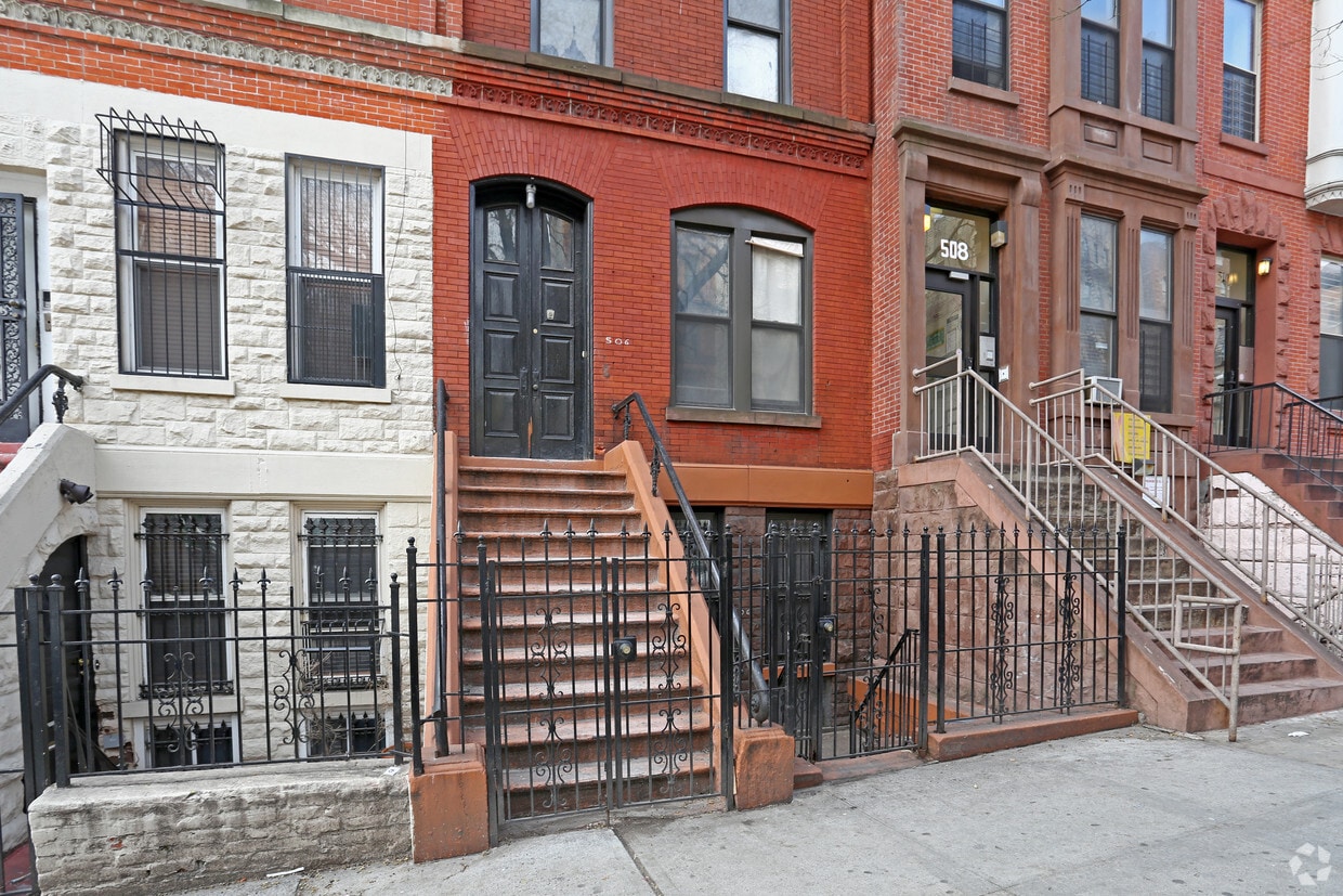 Building Photo - 506 W 168th St