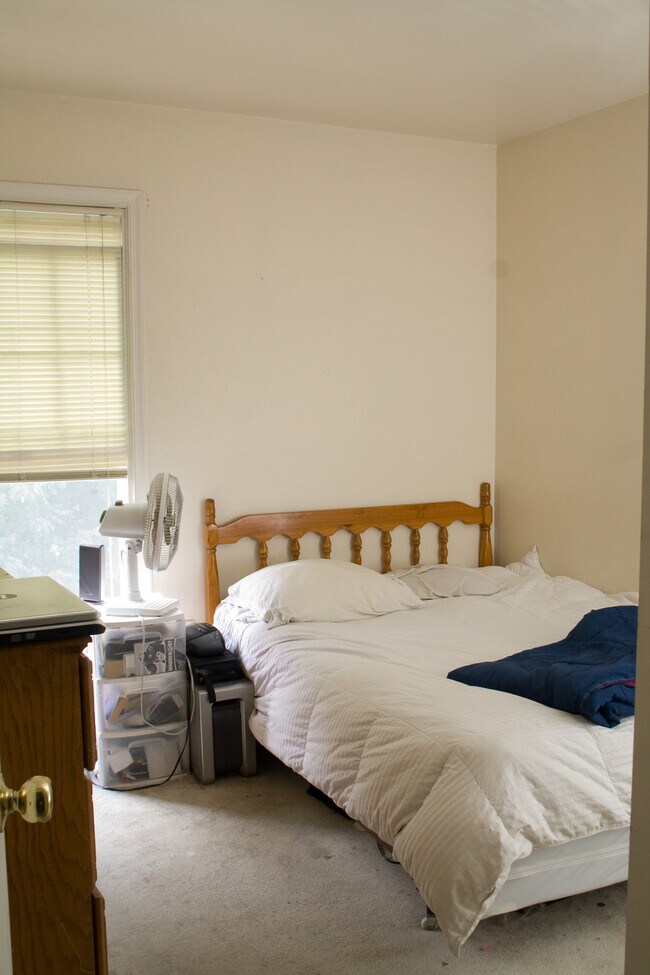 Dormitorio de invitados 1 - 9396 Steeple Ct
