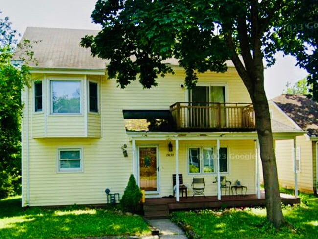 Building Photo - 19239 W Fairview Dr