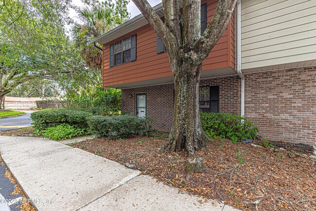 Building Photo - 501 Kettering Way