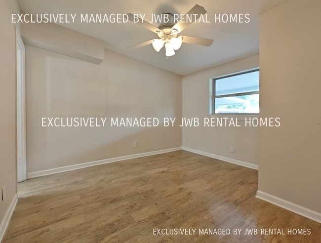 Building Photo - 9721 Aberdare Ave W