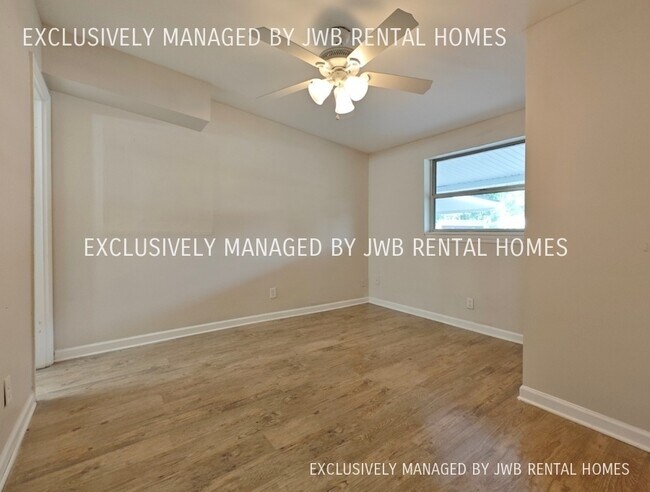 Foto del edificio - 9721 Aberdare Ave W