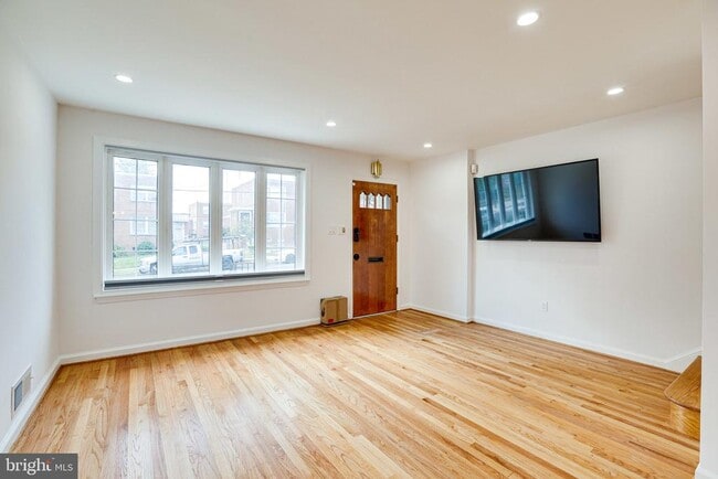 Foto del edificio - 5513 Chillum Pl NE