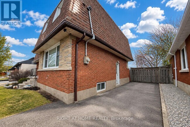 Building Photo - 67 Brentwood Dr