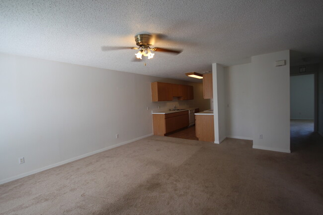 Building Photo - Beautiful 3/2 Duplex in St. Cloud