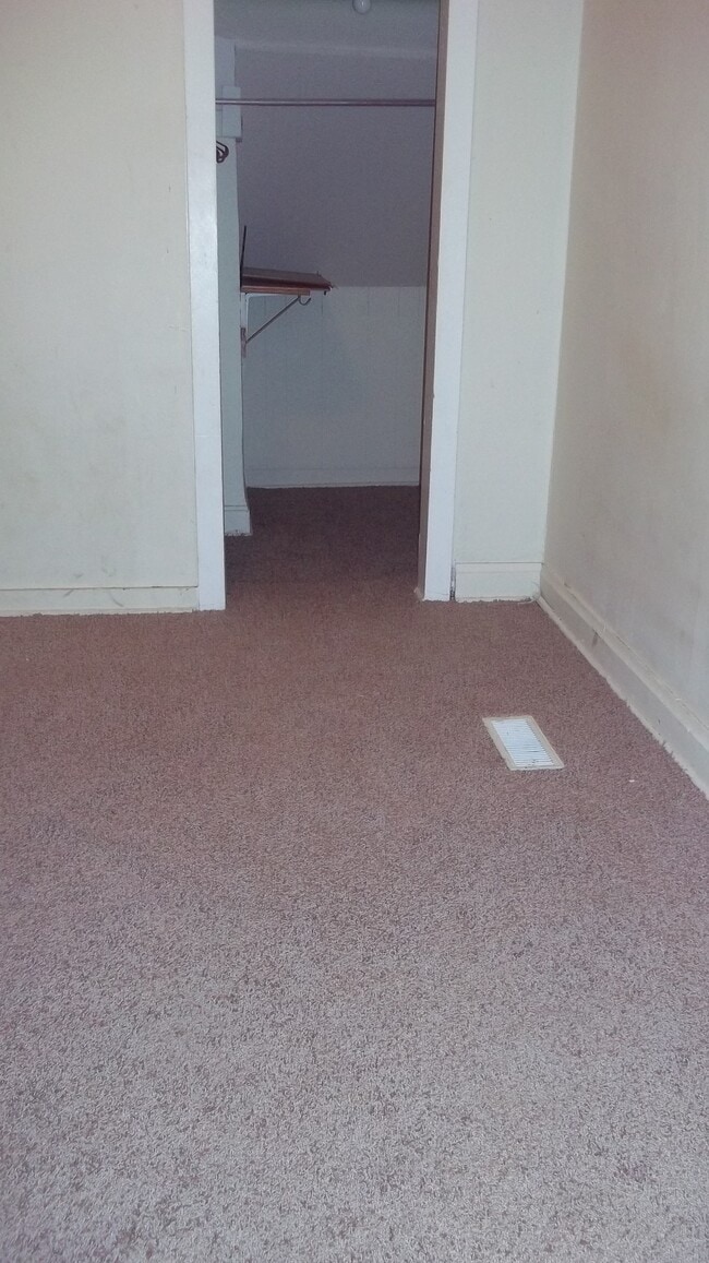 Dormitorio #3 - 2426 W 2nd St