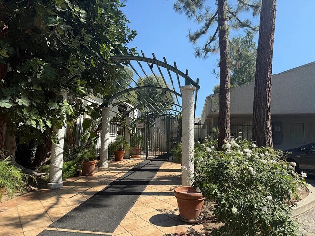 Foto del edificio - 20134 Leadwell St