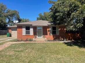 Building Photo - 106 E Jefferson Ave