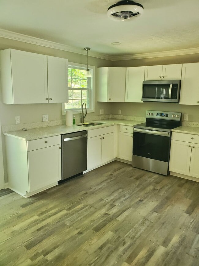 Building Photo - Call to schedule your appointment.