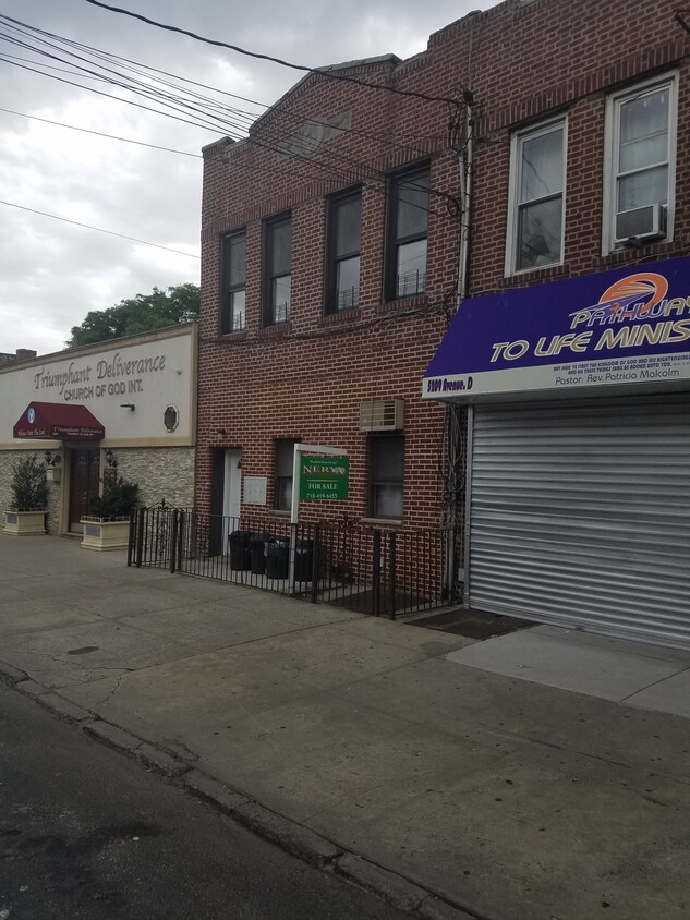Building Photo - 5205 Avenue D