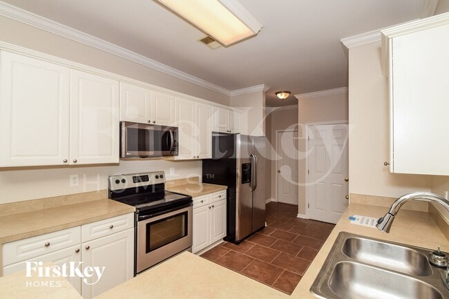 Building Photo - 540 Enclave Cir