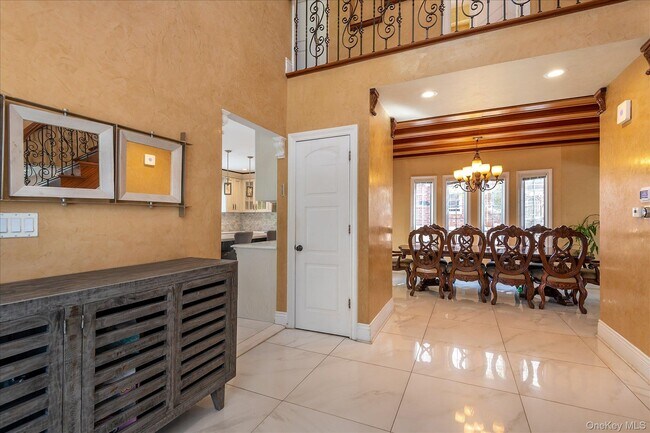 Foto del edificio - 81-03-81192 192nd St